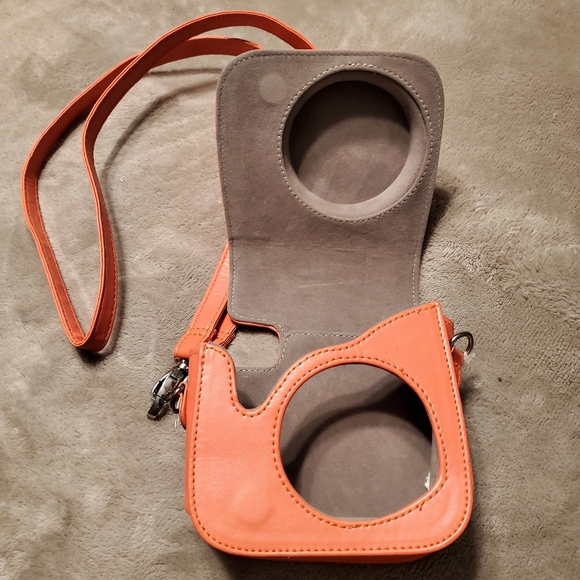 Camera case - Picture 3 of 3